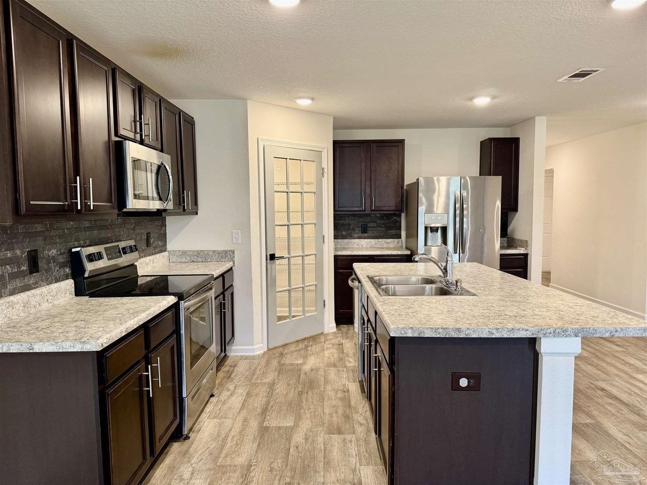 6420 Churchill Cir - Photo 4 of 33