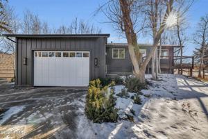 featured image of 6236 N Countryside Cir