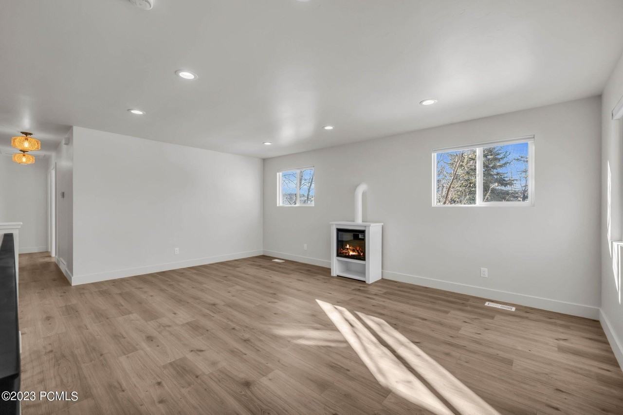 6236 N Countryside Cir - Photo 3 of 33