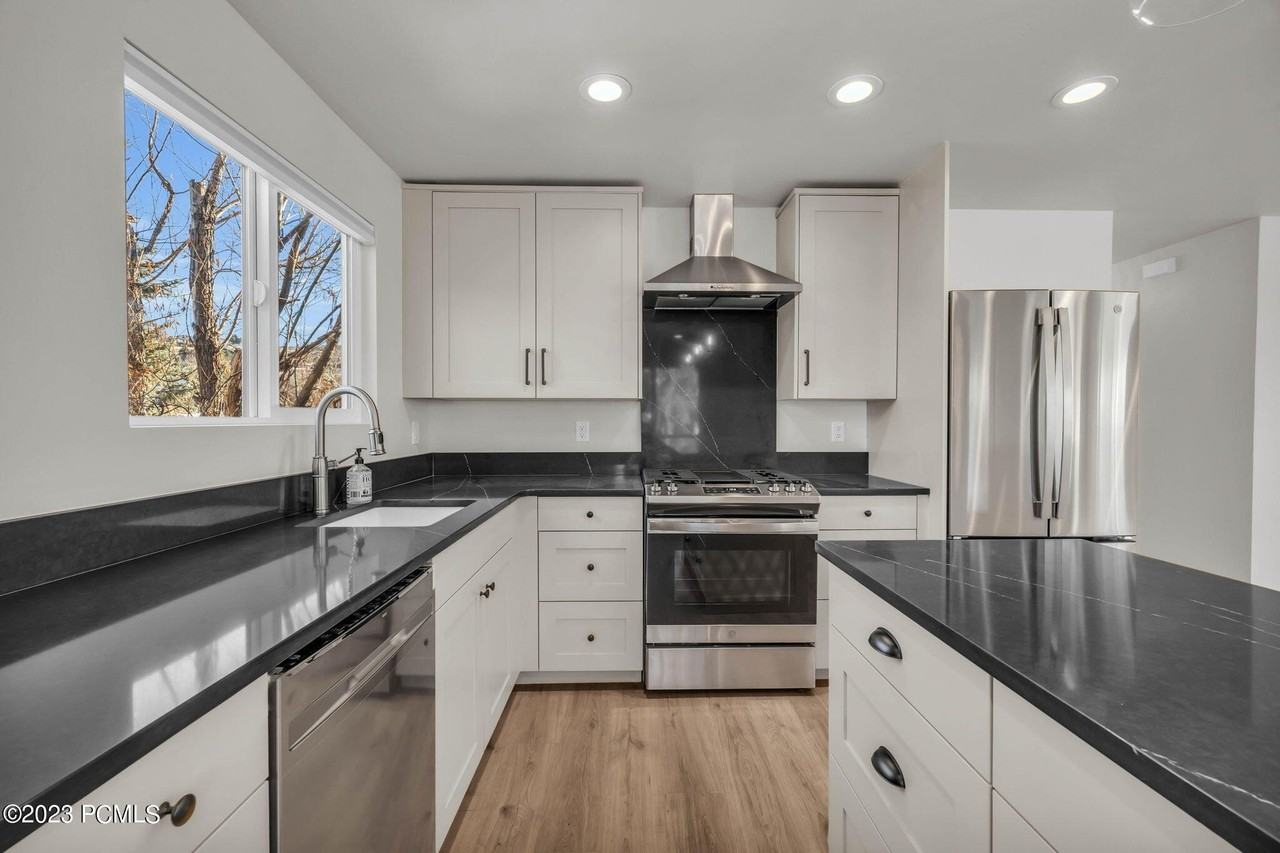 6236 N Countryside Cir - Photo 7 of 33