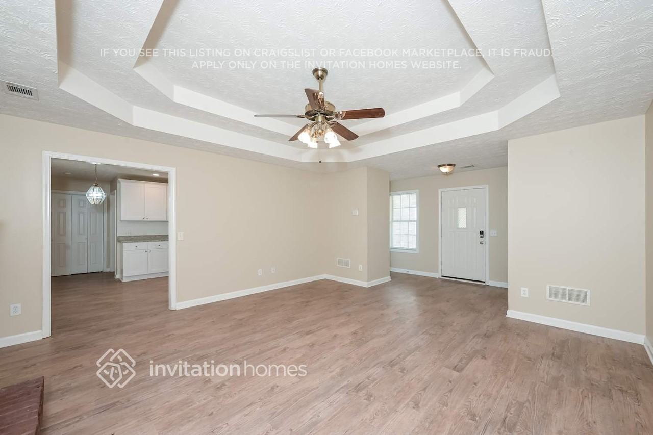 2990 Lenora Springs Dr - Photo 5 of 18