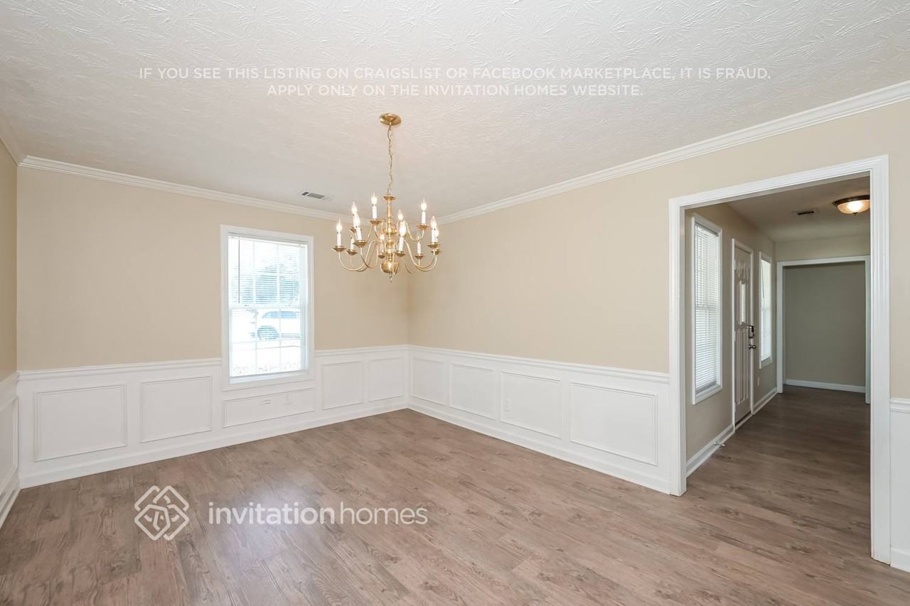 2990 Lenora Springs Dr - Photo 6 of 18