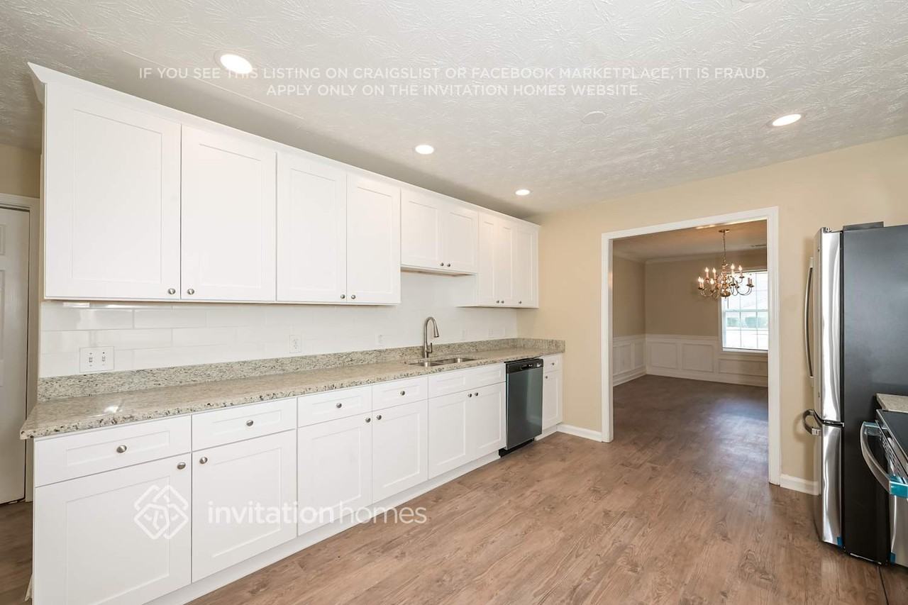 2990 Lenora Springs Dr - Photo 7 of 18