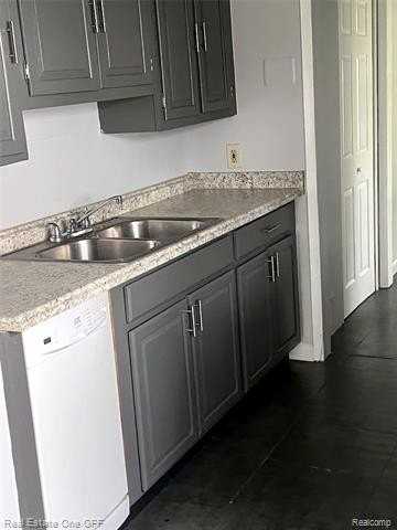 14018 Hobart Ave - Photo 3 of 12
