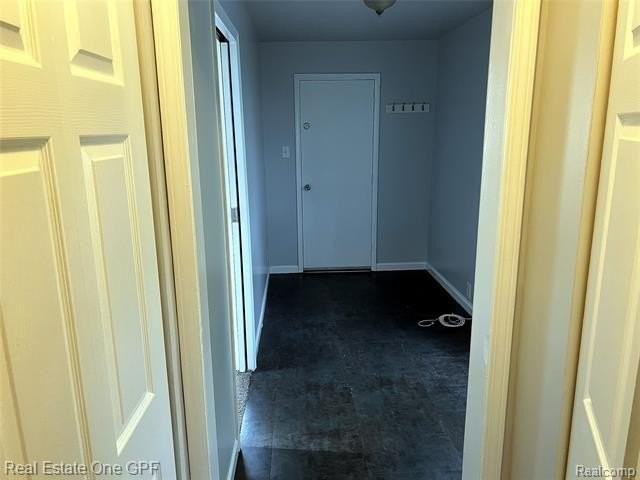 14018 Hobart Ave - Photo 4 of 12