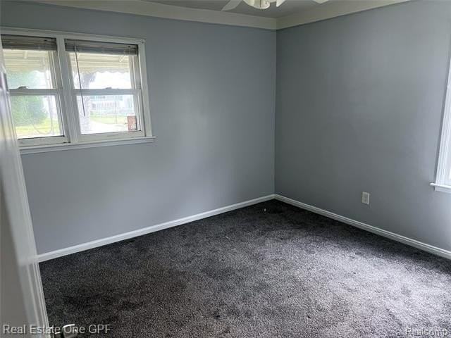 14018 Hobart Ave - Photo 5 of 12