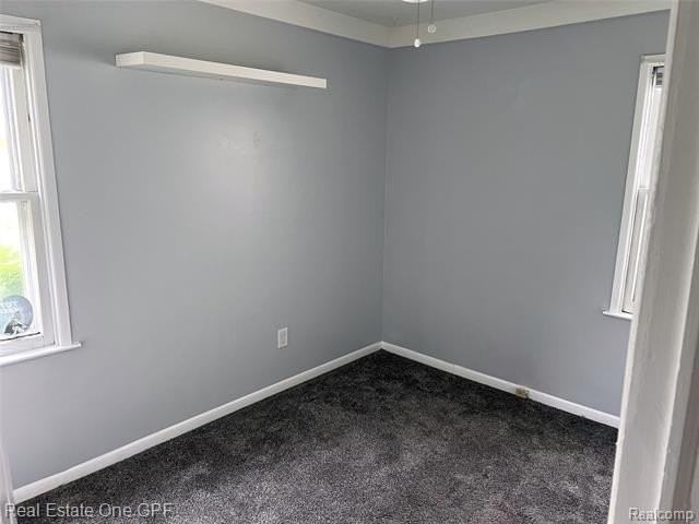 14018 Hobart Ave - Photo 6 of 12