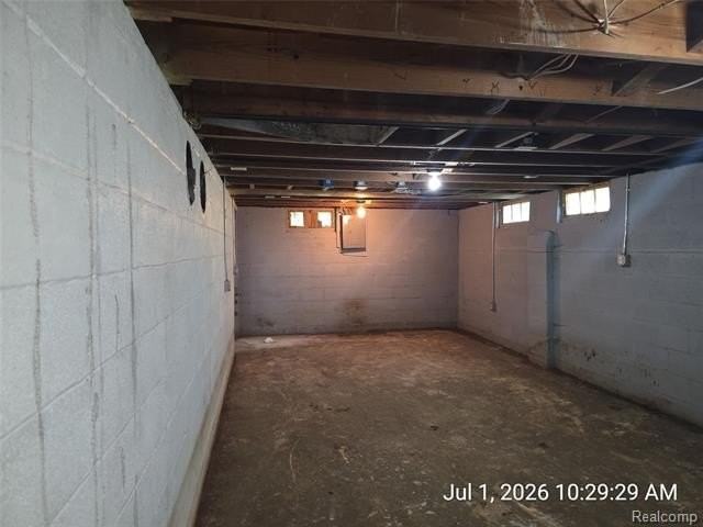 8499 Westwood St - Photo 3 of 14