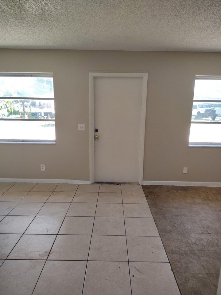 3656 Coconut Rd - Photo 2 of 11