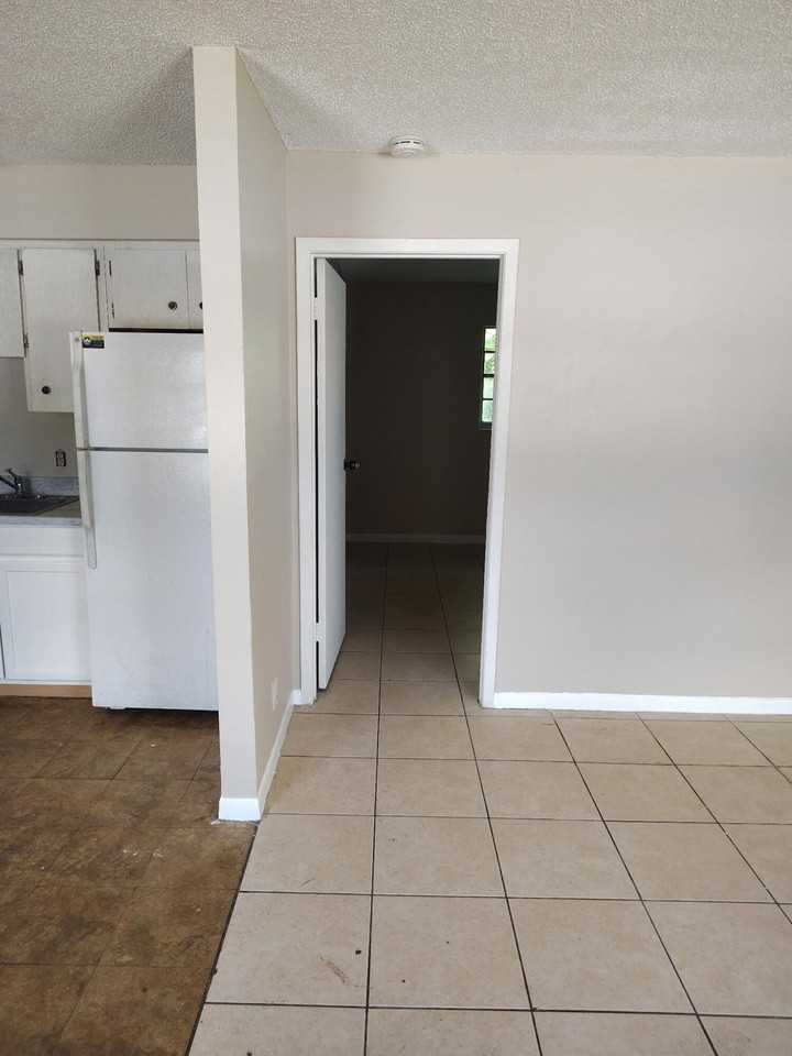3656 Coconut Rd - Photo 5 of 11