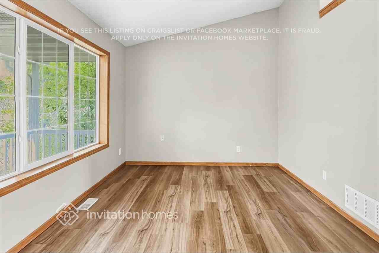 10128 45th Pl Ne - Photo 6 of 22