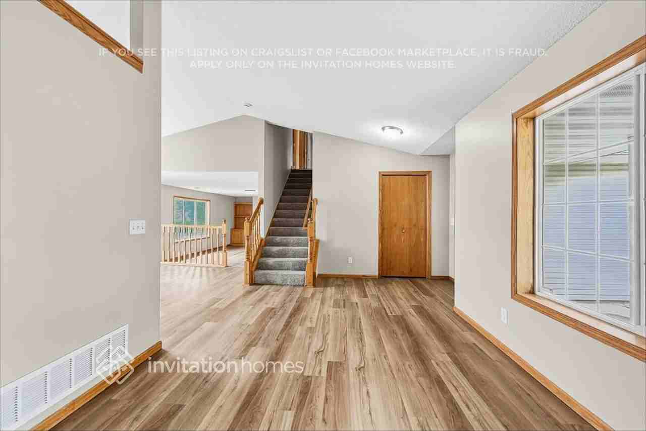 10128 45th Pl Ne - Photo 7 of 22