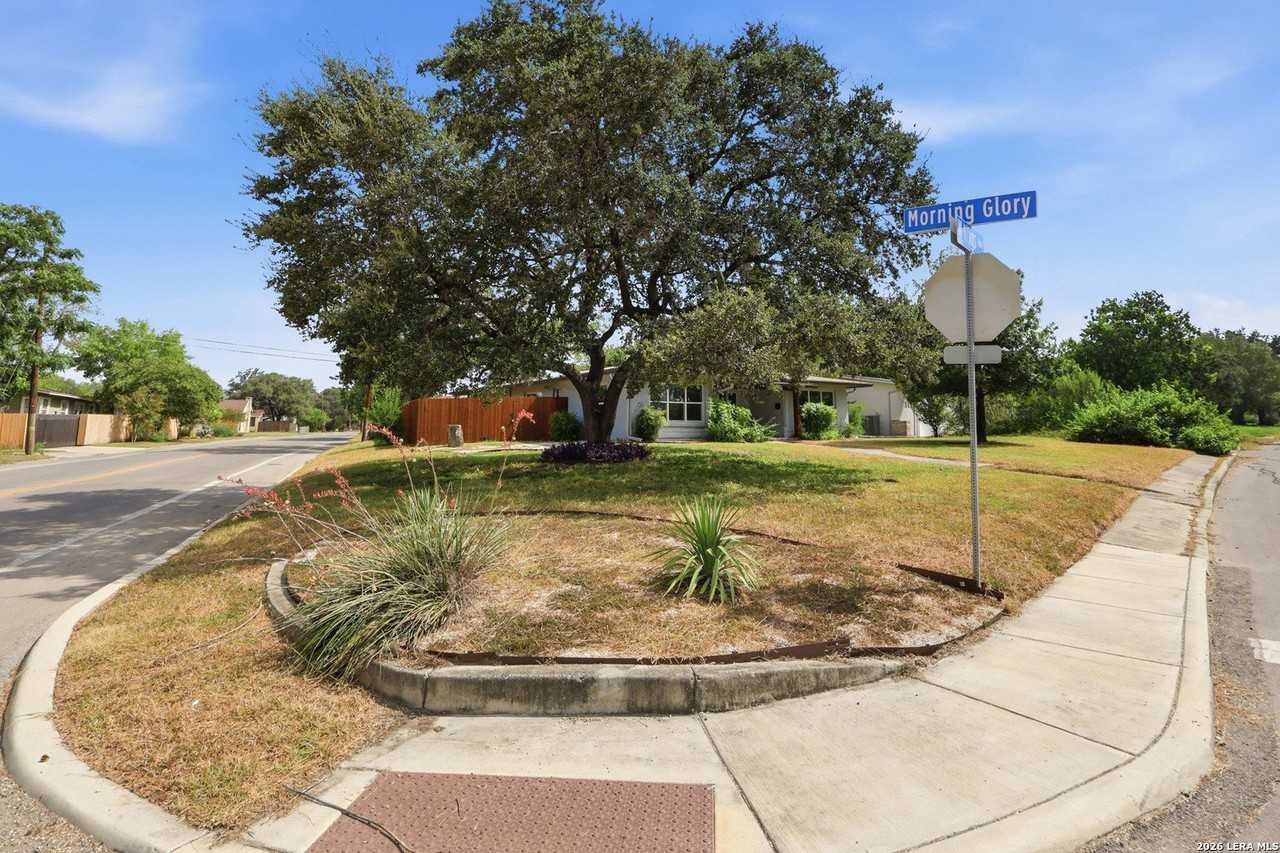 2555 W Kings Hwy - Photo 3 of 33