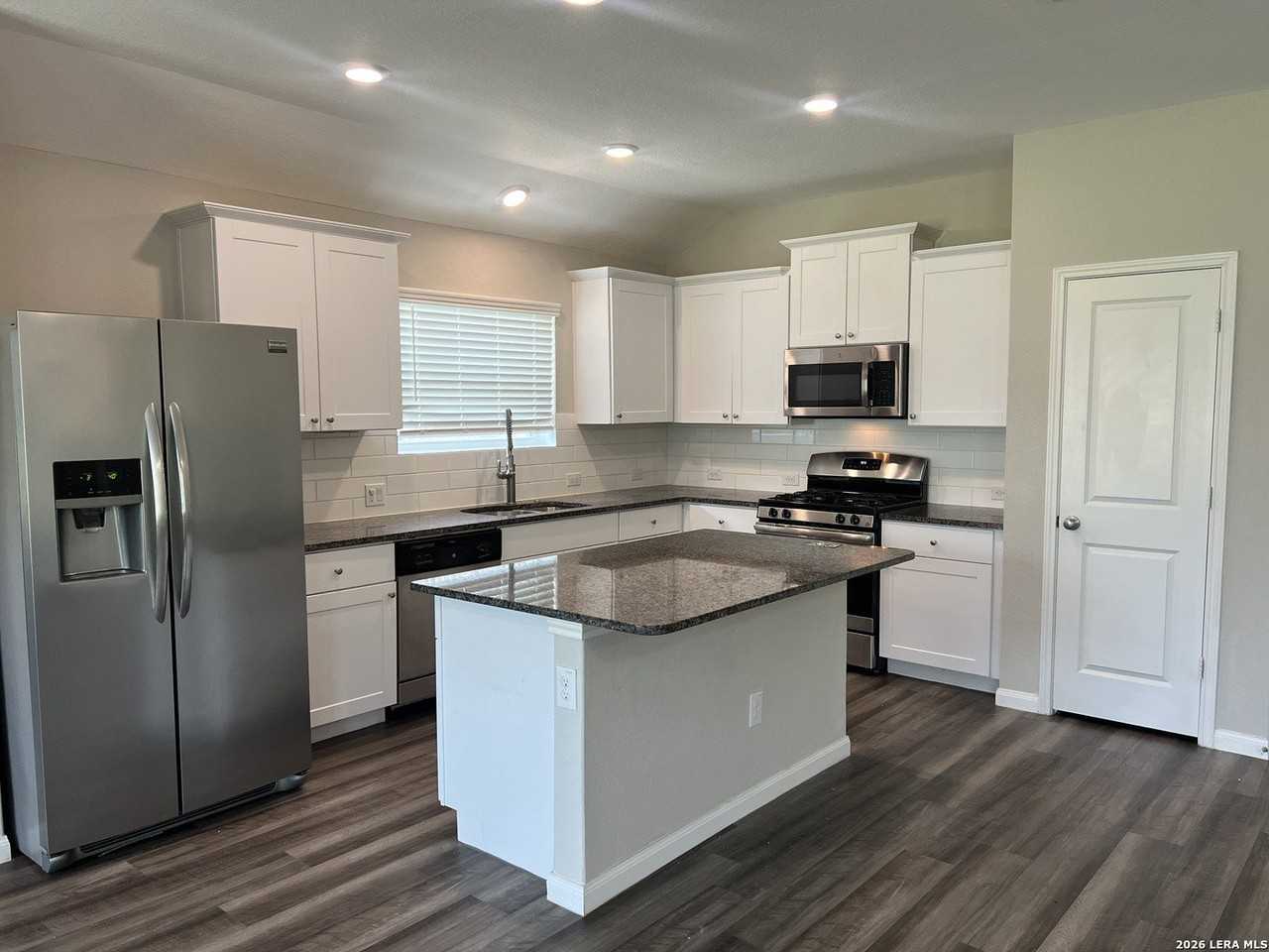 31657 Nimbus Dr - Photo 3 of 14