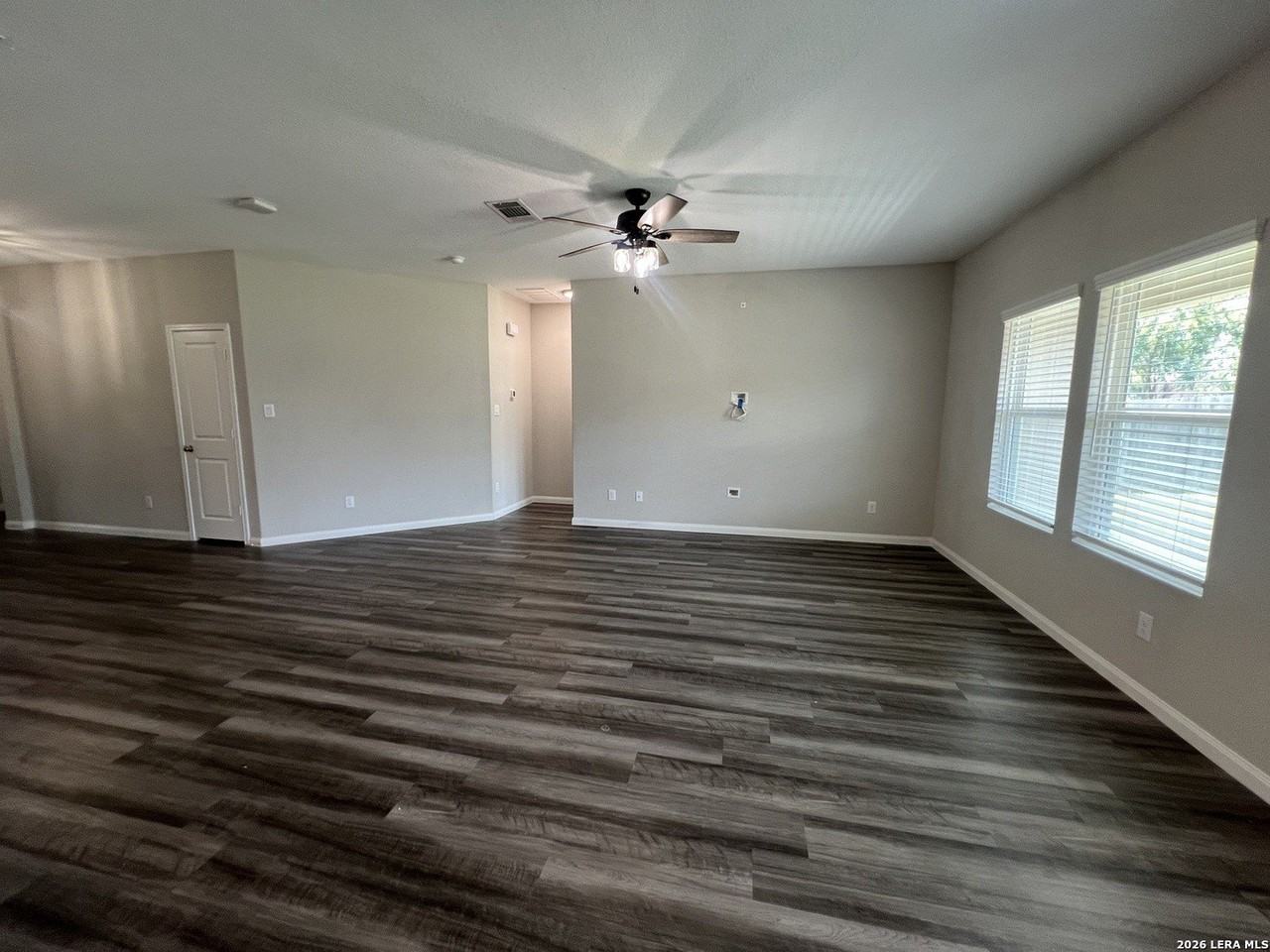 31657 Nimbus Dr - Photo 4 of 14