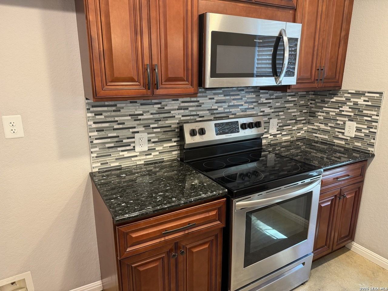 591 Burr Oak Ln - Photo 3 of 13