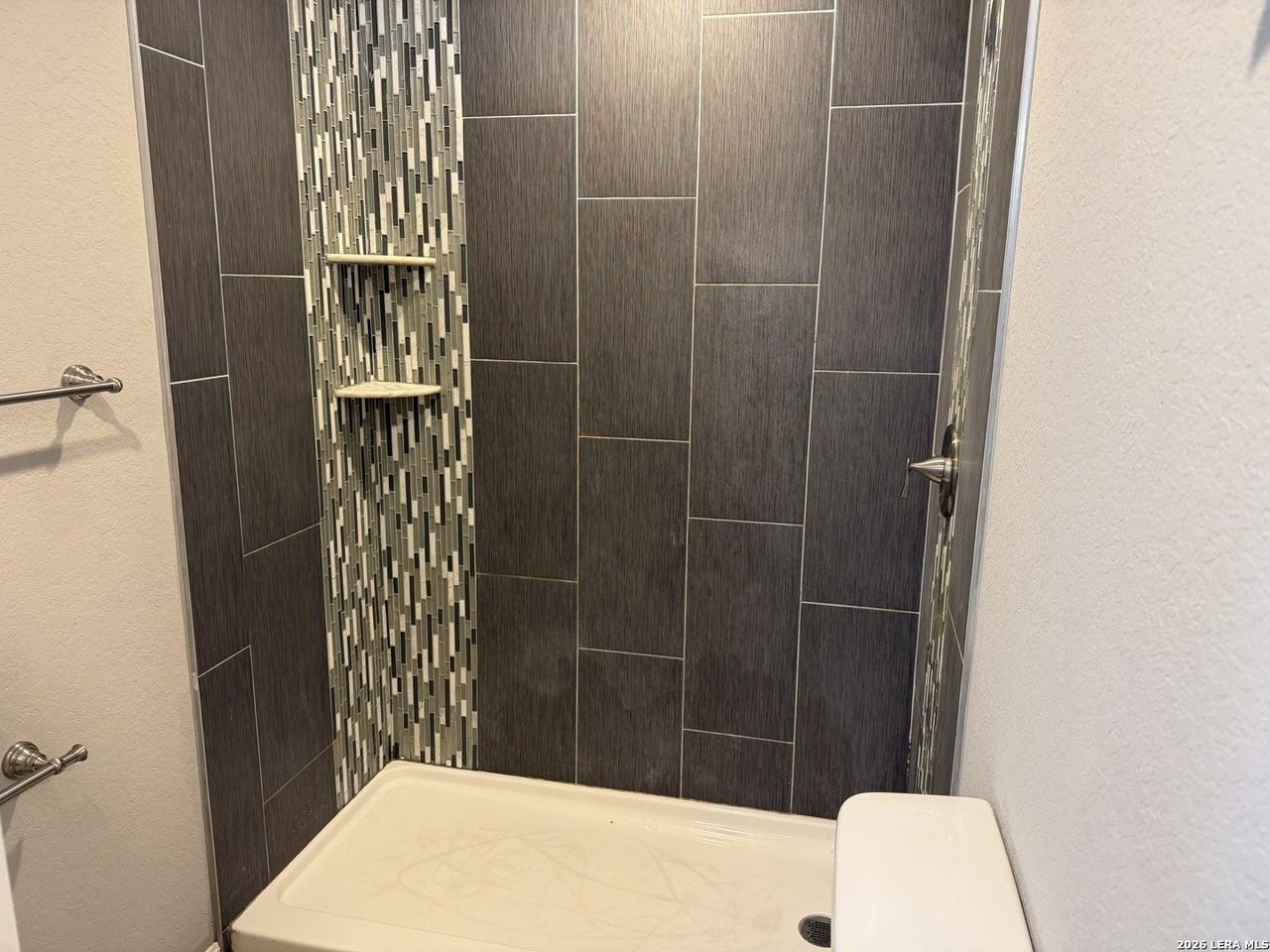 591 Burr Oak Ln - Photo 7 of 13