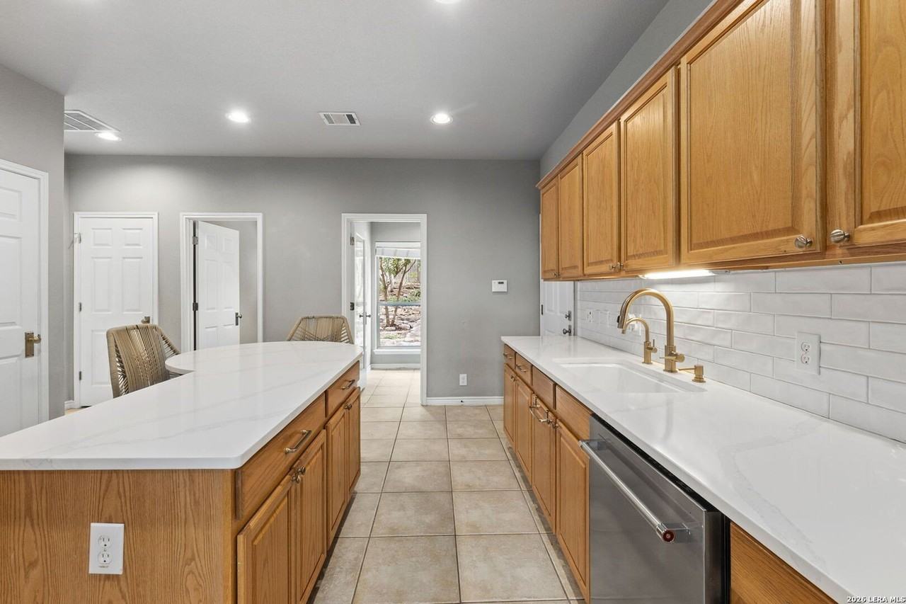 257 Deer Cross Ln - Photo 7 of 31