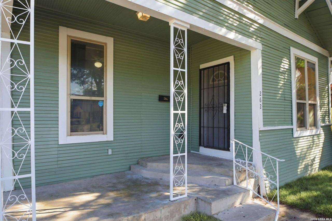262 E Southcross Blvd - Photo 3 of 22