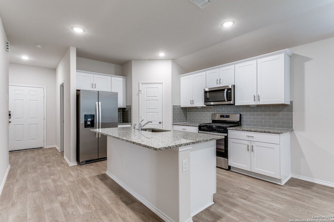 1714 Kolbe Trl - Photo 2 of 25