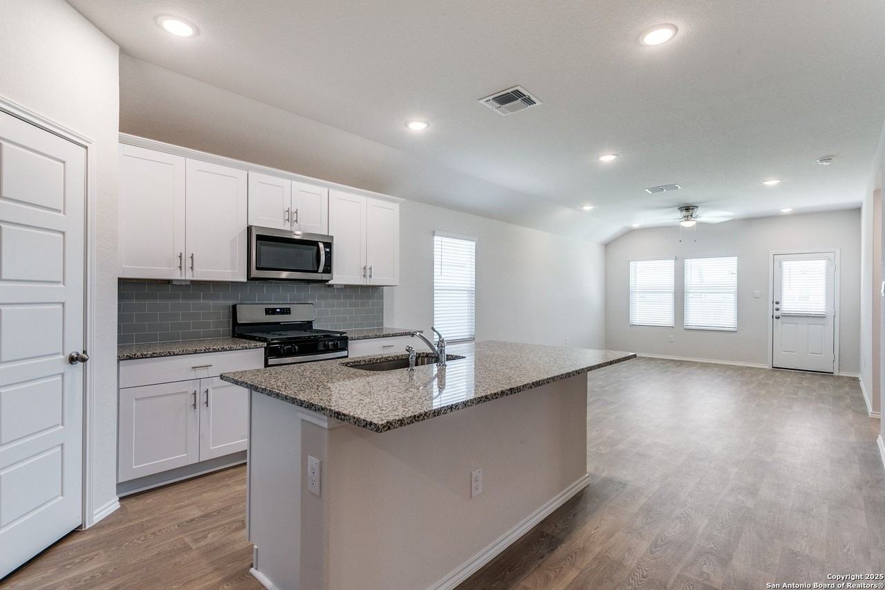 1714 Kolbe Trl - Photo 3 of 25