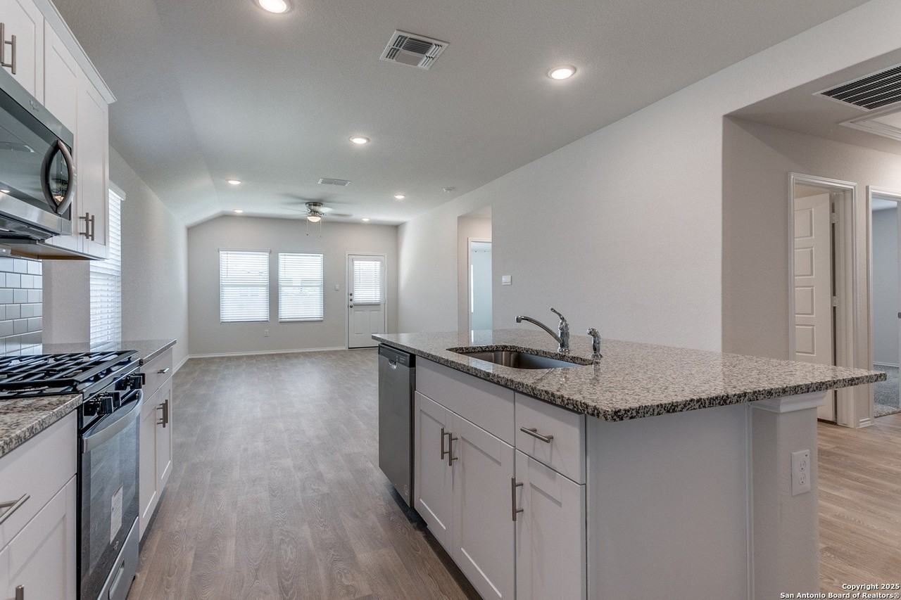 1714 Kolbe Trl - Photo 4 of 25
