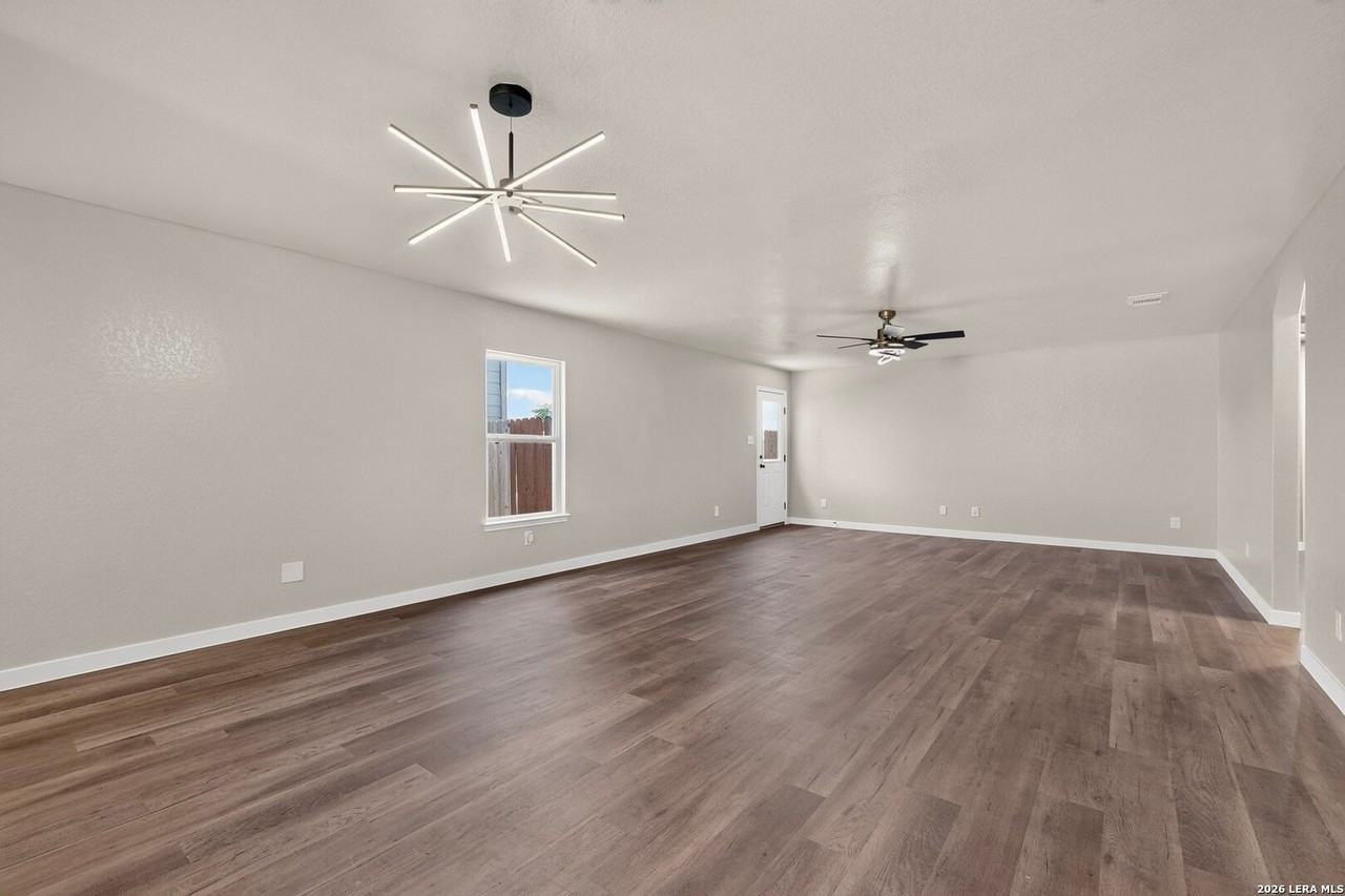 15018 Silver Tree Cv - Photo 3 of 35