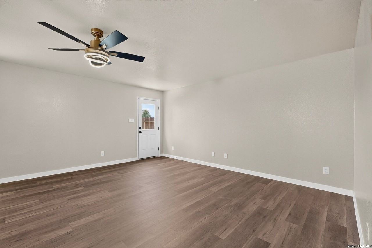 15018 Silver Tree Cv - Photo 4 of 35