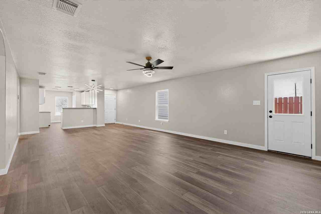 15018 Silver Tree Cv - Photo 5 of 35