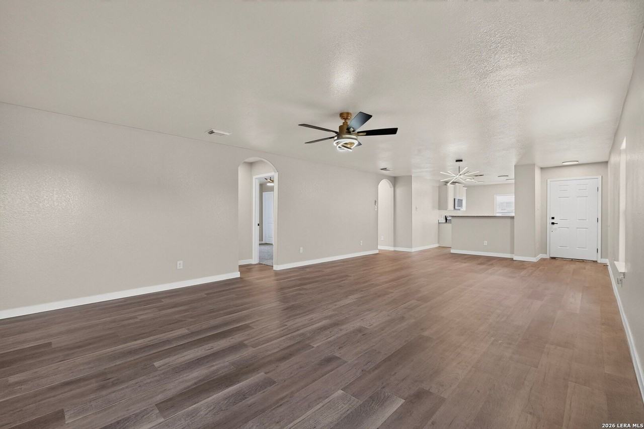 15018 Silver Tree Cv - Photo 6 of 35