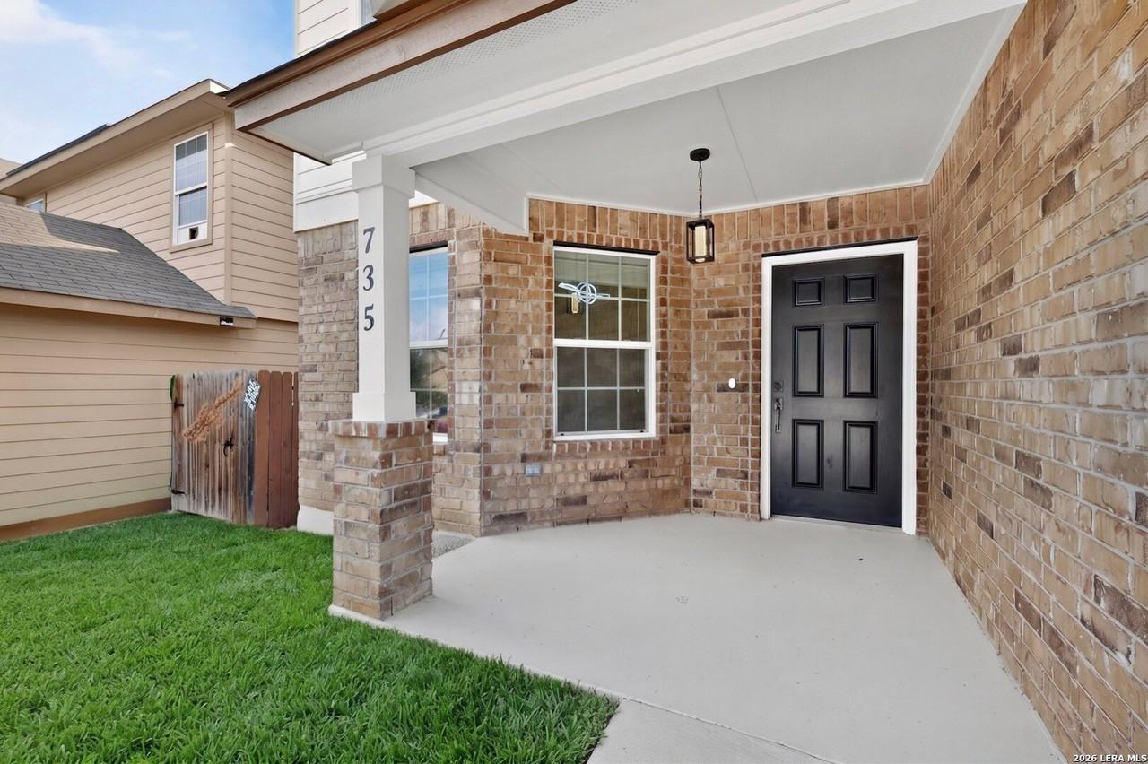 735 Pelican Pt - Photo 3 of 38