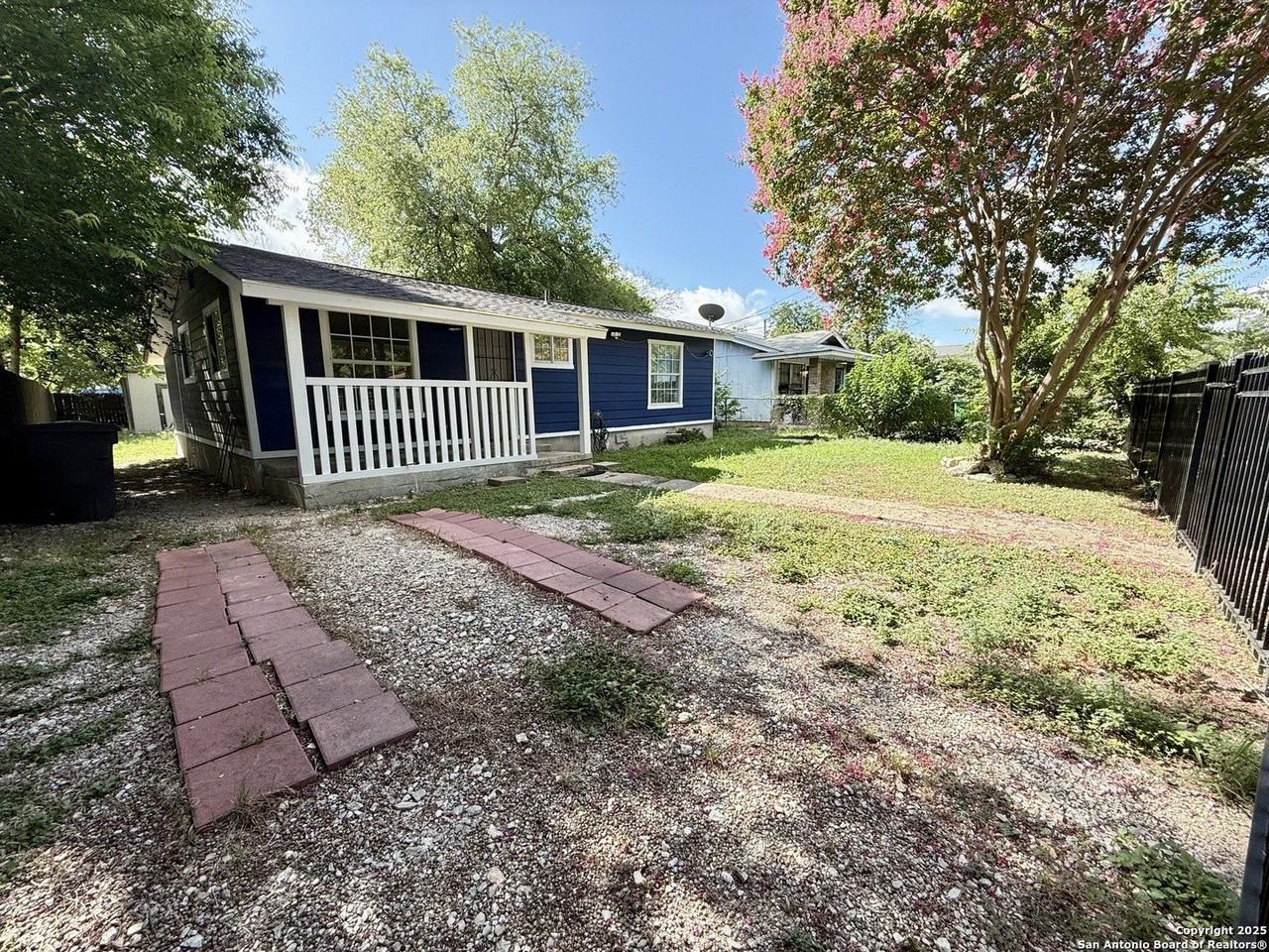 230 S San Gabriel Ave - Photo 3 of 22