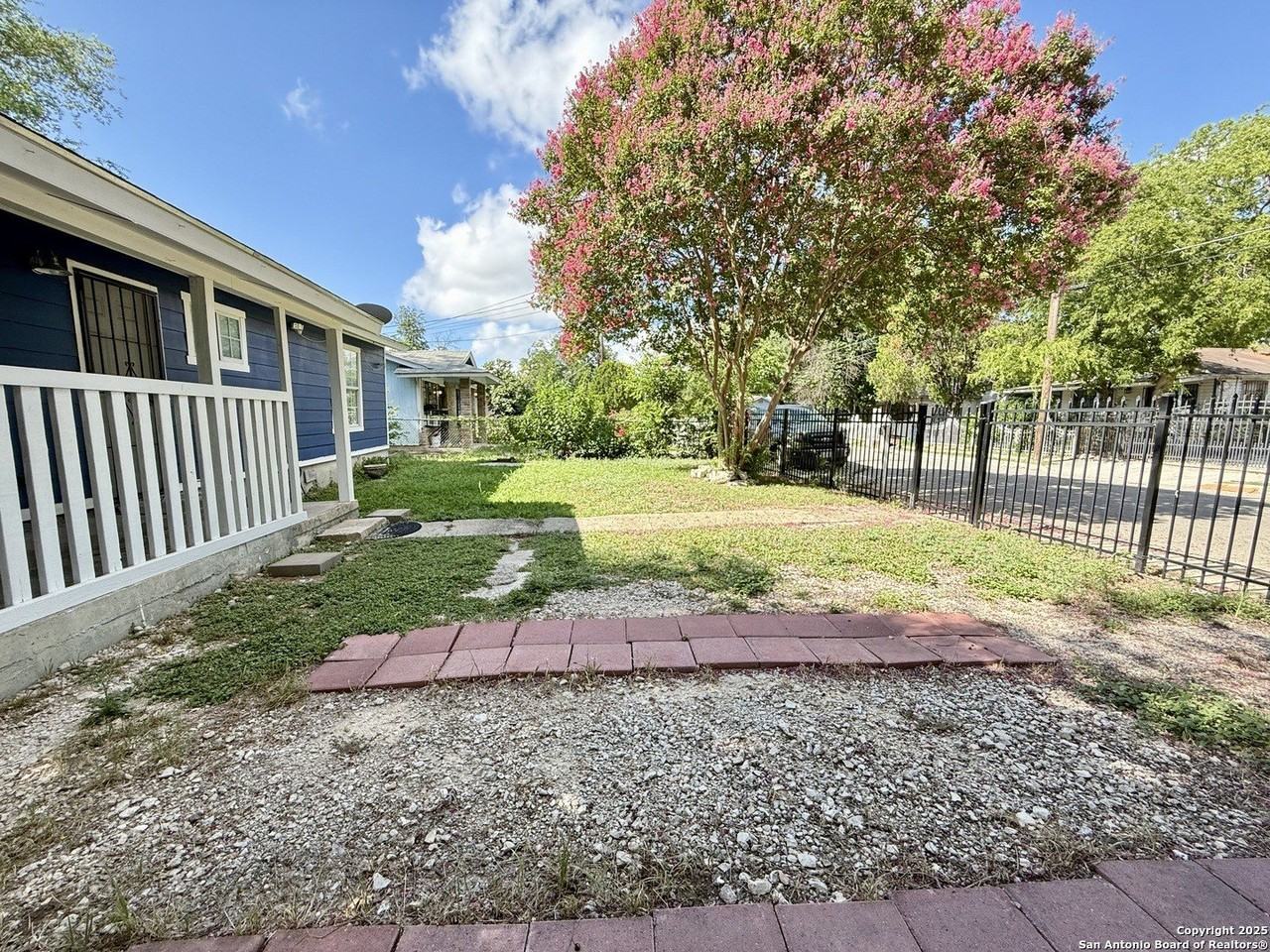 230 S San Gabriel Ave - Photo 4 of 22