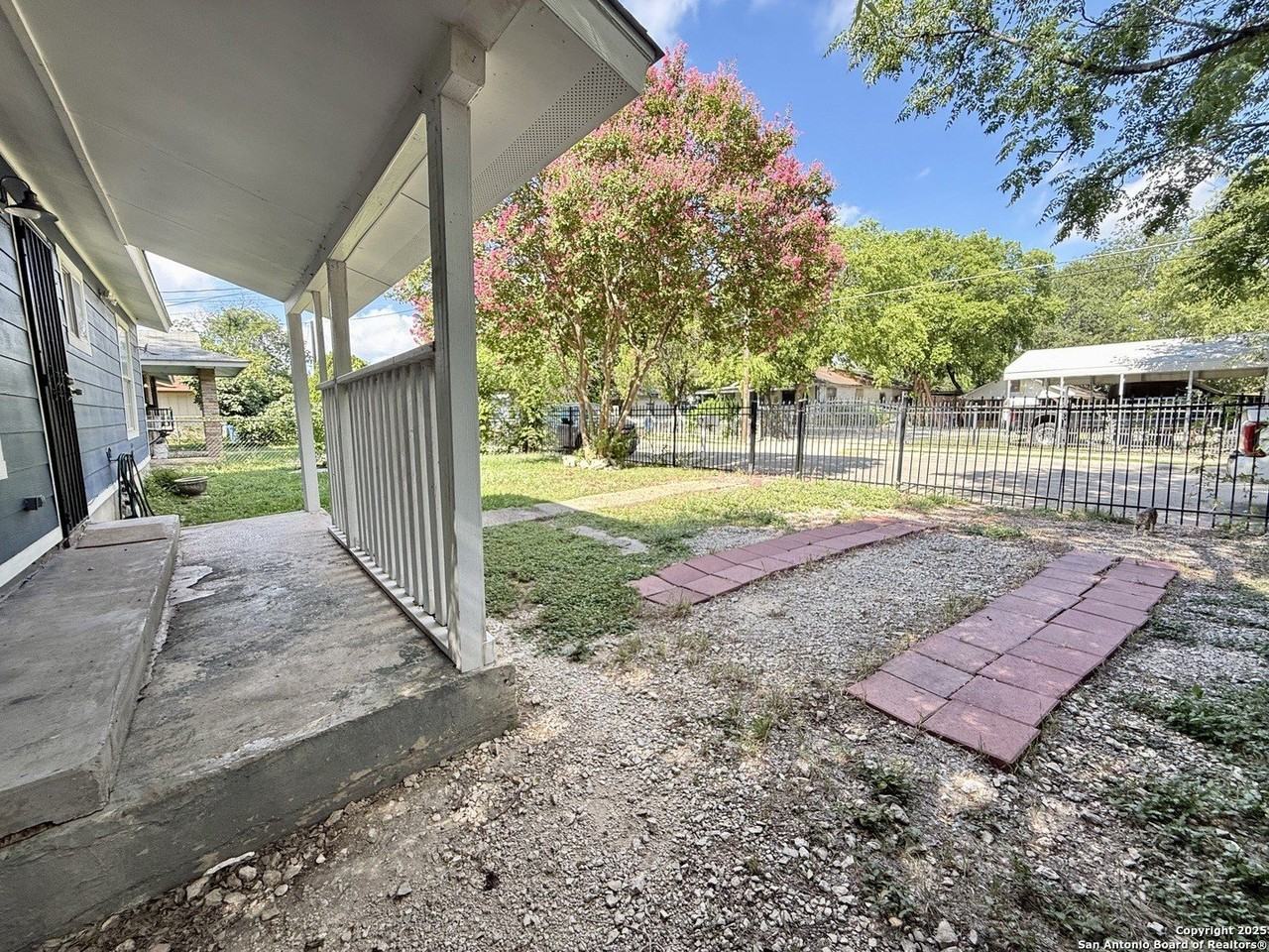 230 S San Gabriel Ave - Photo 5 of 22