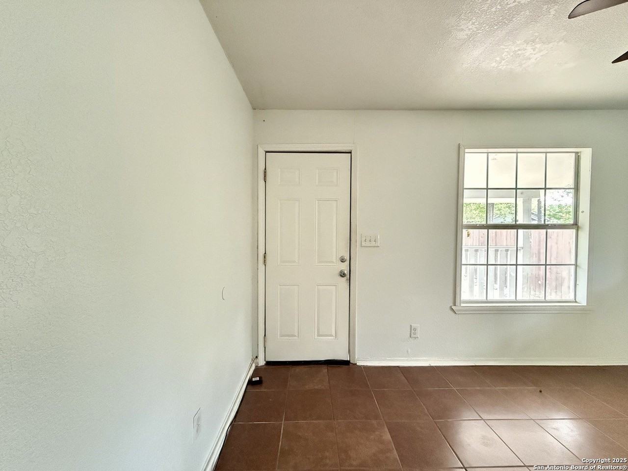 230 S San Gabriel Ave - Photo 7 of 22