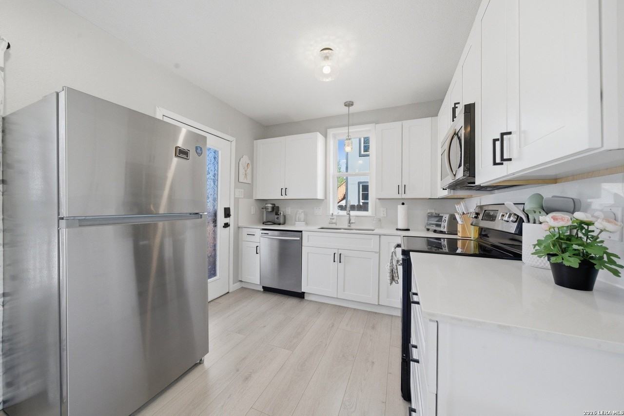 2819 S Pine St - Photo 4 of 13