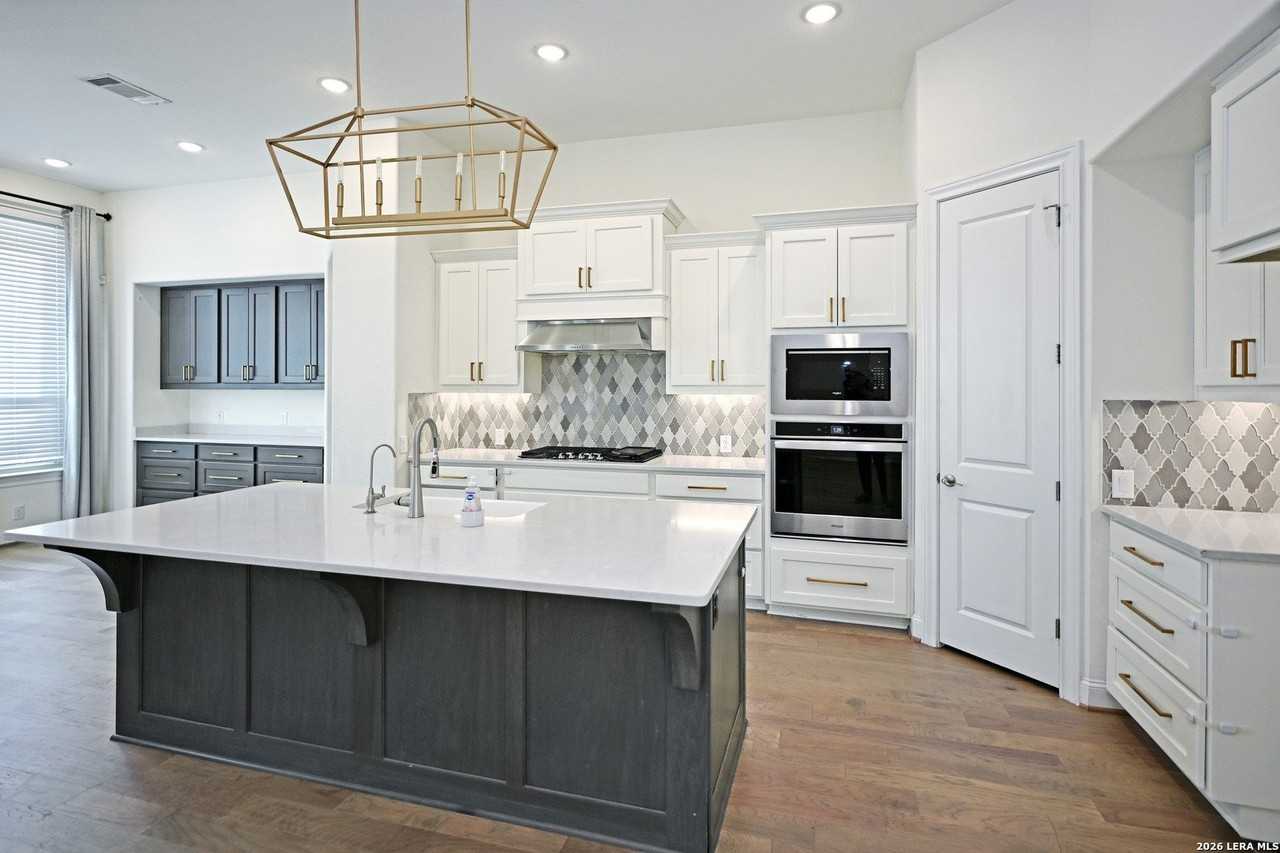 1438 Oaklawn Dr - Photo 4 of 48