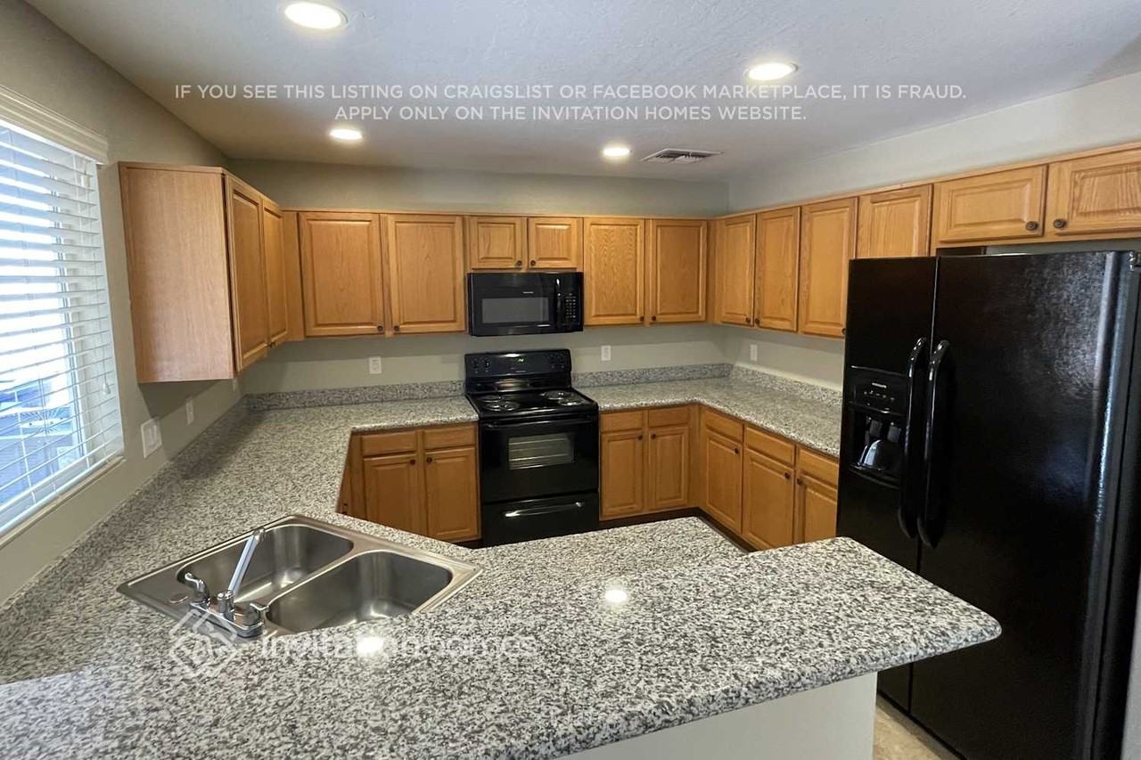 12206 W Bloomfield Rd - Photo 4 of 12