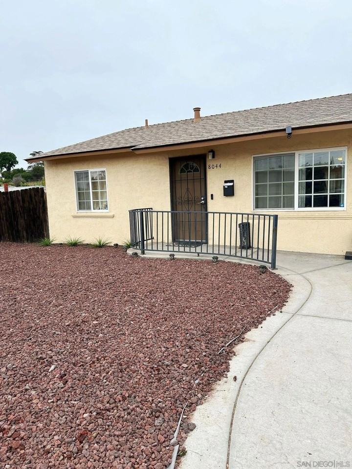 8044 Solana St - Photo 2 of 30