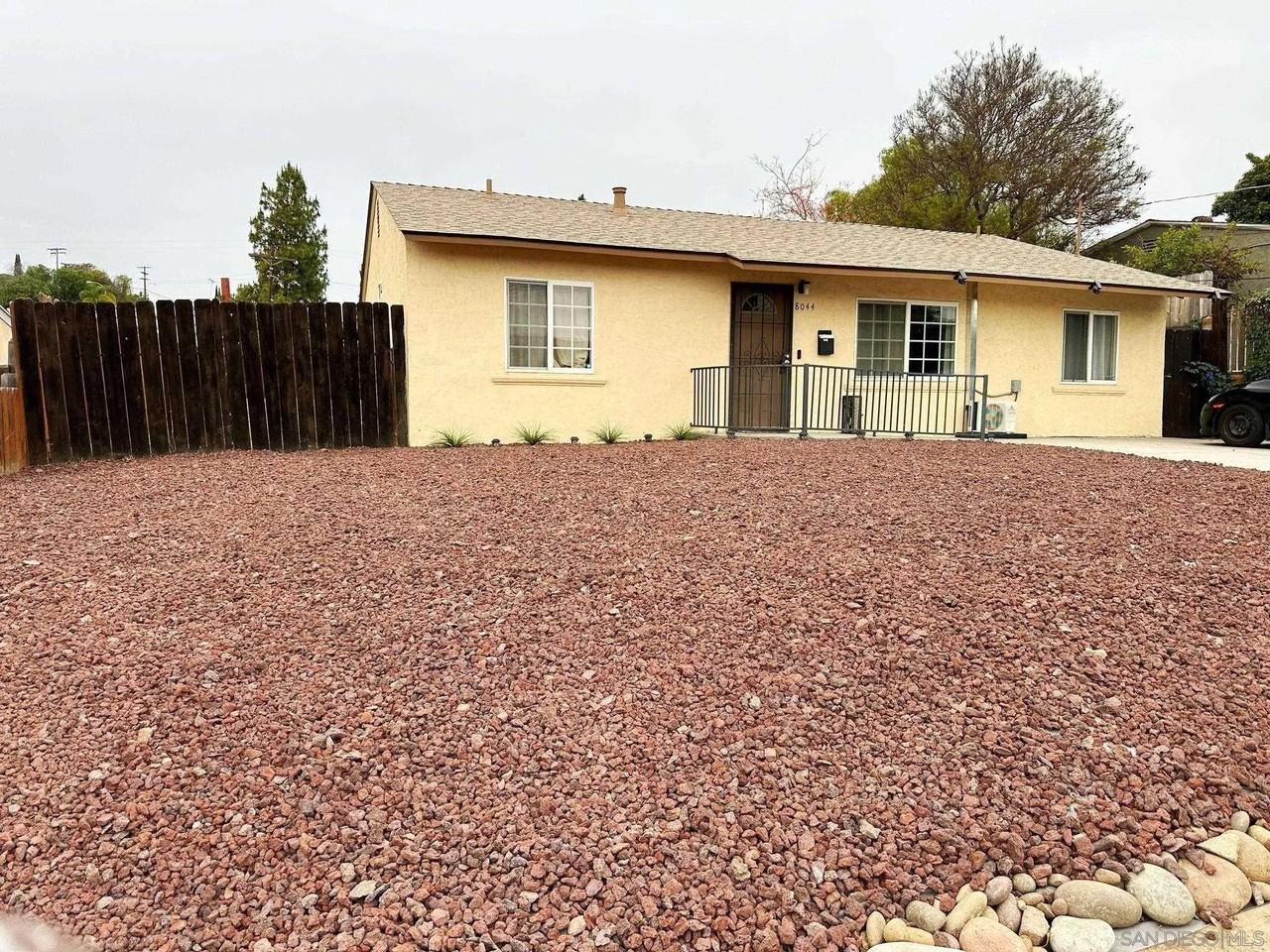8044 Solana St - Photo 3 of 30