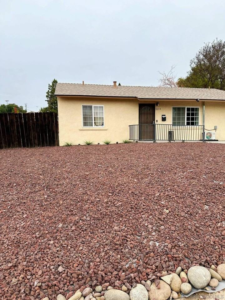8044 Solana St - Photo 4 of 30