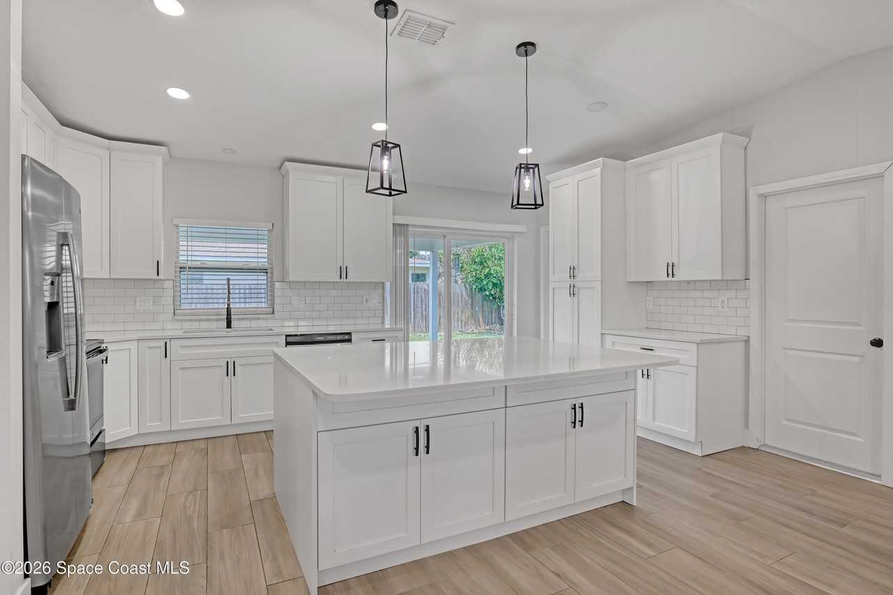 580 Pine Tree Dr - Photo 6 of 31