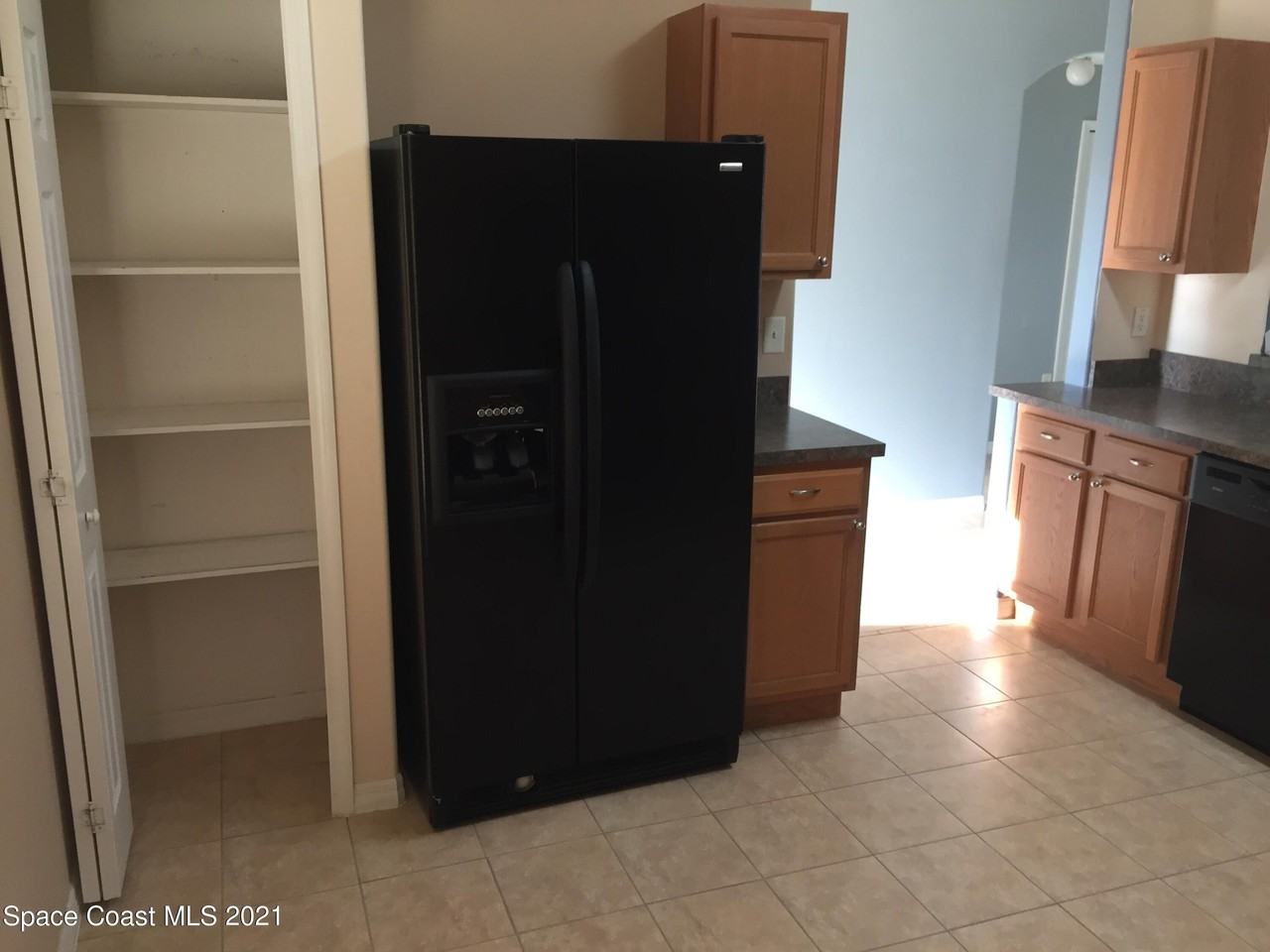 1034 Glencove Ave Nw - Photo 4 of 16