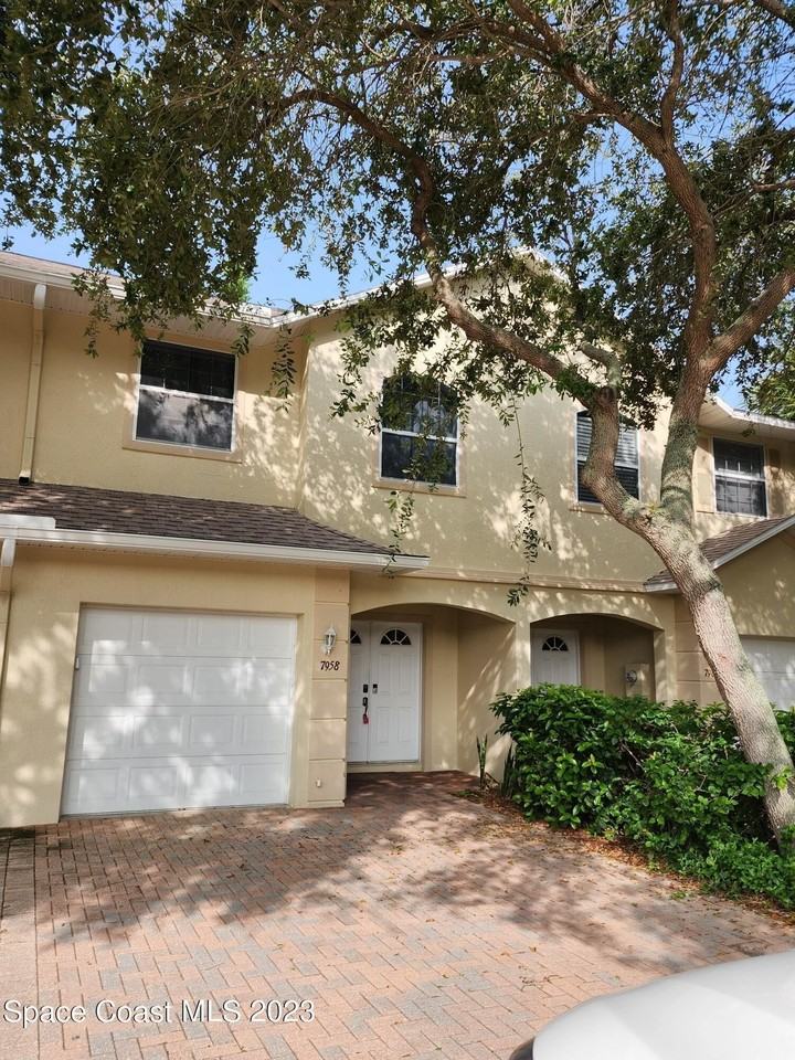 7958 Evelyn Ct