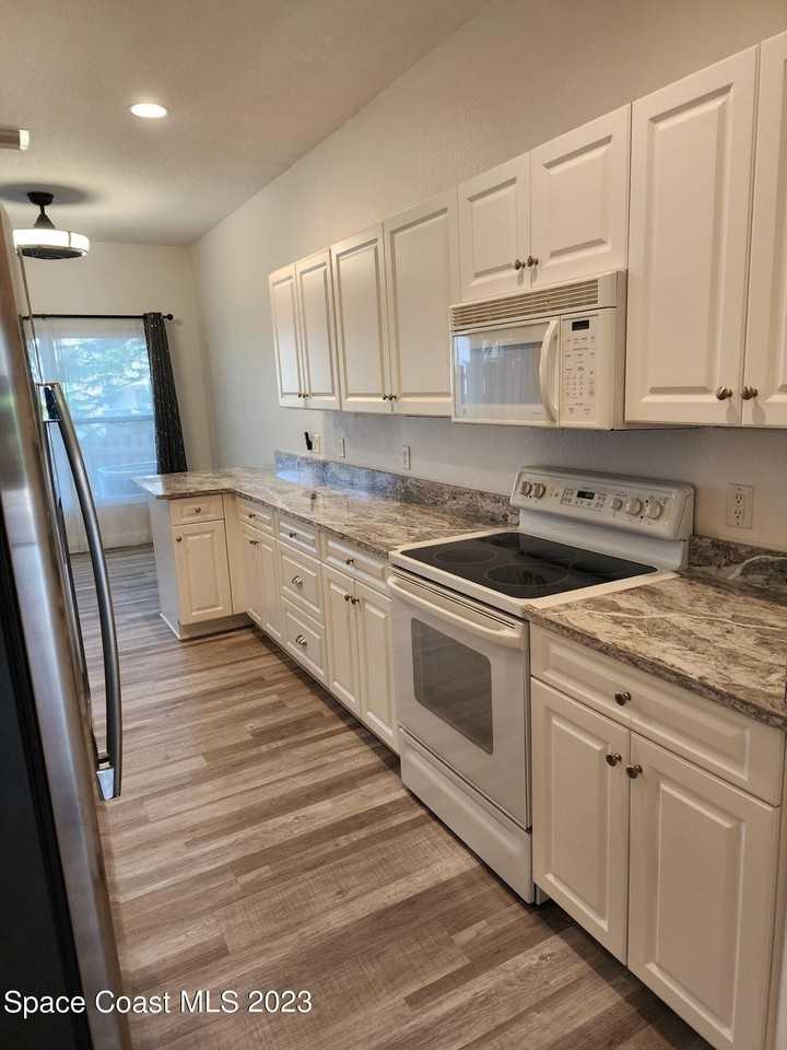 7958 Evelyn Ct - Photo 3 of 26
