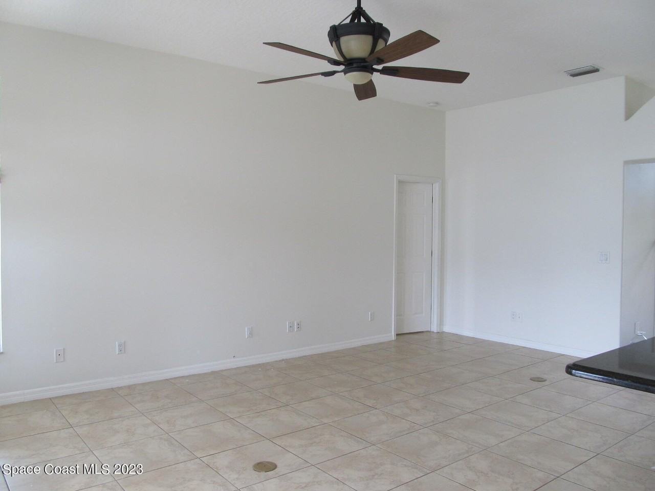 986 Fostoria Dr - Photo 4 of 28