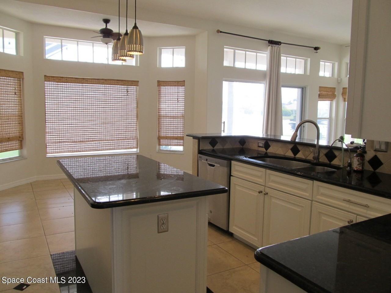 986 Fostoria Dr - Photo 7 of 28