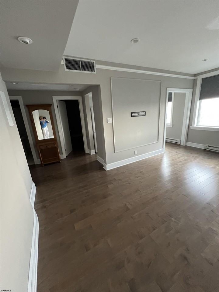 112 S Oxford Ave #403 - Photo 7 of 17