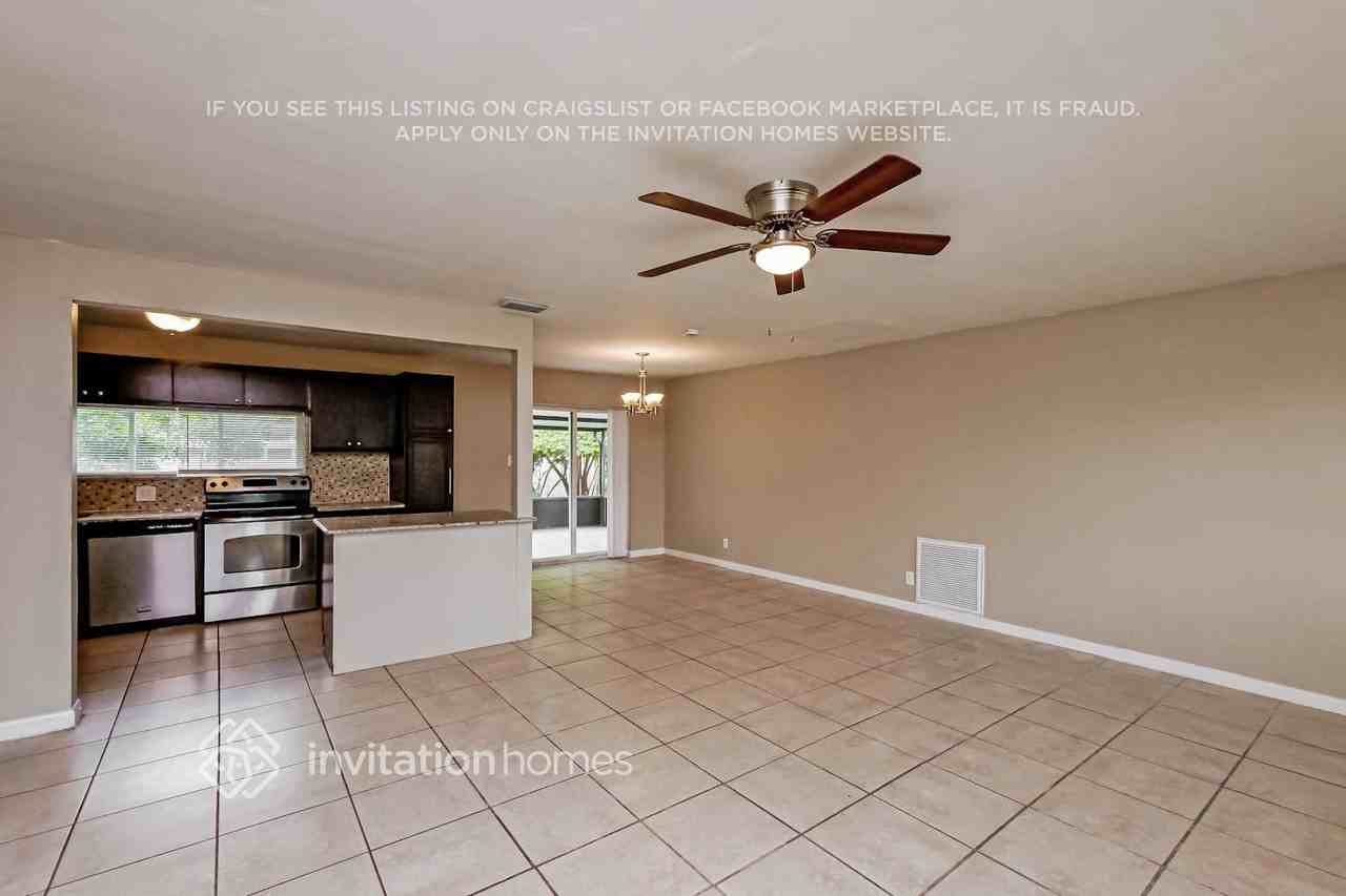 940 Se 5th St - Photo 3 of 17
