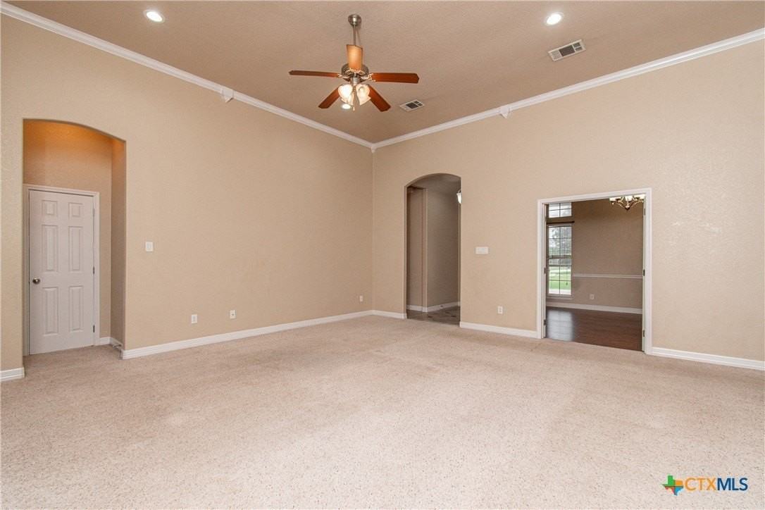 1401 Saxon Cir - Photo 3 of 26